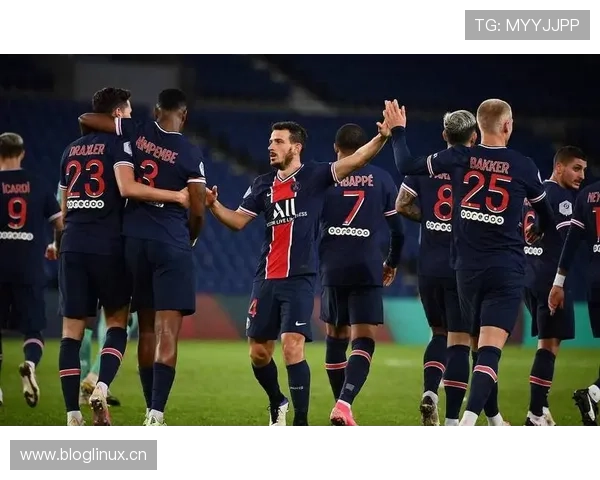 巴黎圣日耳曼内忧外患持续，战术失衡与更衣室矛盾对赛季稳定性面临考验