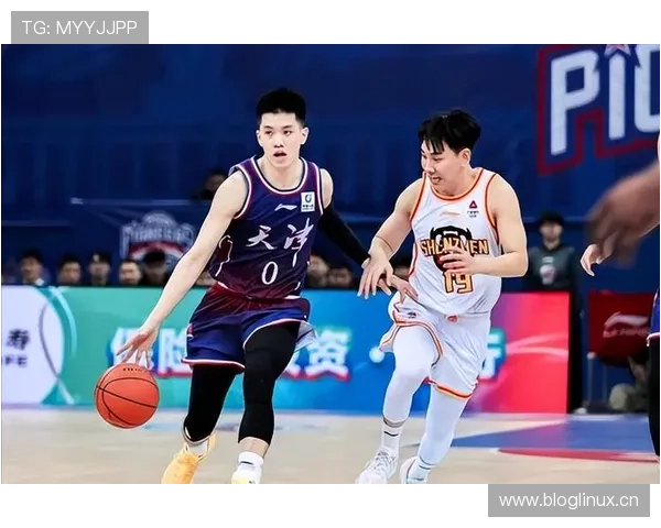 邓在无球跑动中表现出色，助力球队提升关键时刻三分效率